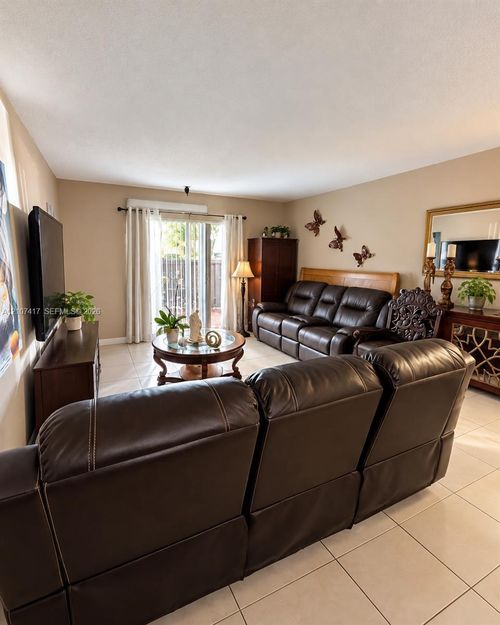 l9-10740 N Kendall Dr, Miami, FL, 33176-1479 | Card Image