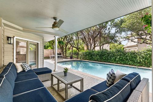 50 Stillmeadow Dr, The Hills, TX, 78738-1407 | Card Image