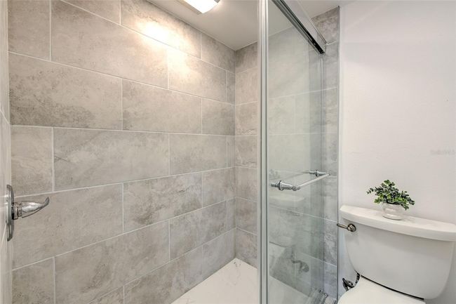 En suite primary bathroom | Image 16