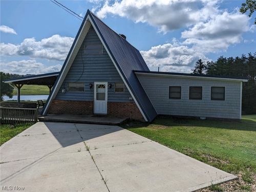 56028 Wells Rd, Senecaville, OH, 43780-9622 | Card Image