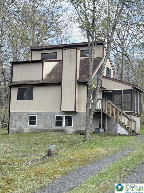 218 Blue Jay Ct, Bushkill, PA, 18324-7720 | Card Image