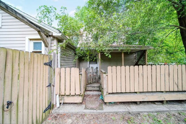 624 N Broad St, Home with 5 bedrooms, 3 bathrooms and 2 parking in Adrian MI | Image 8