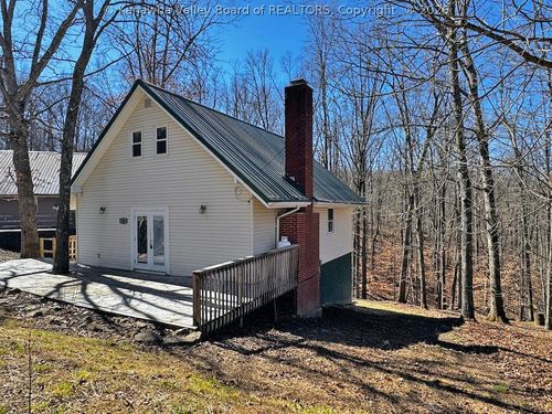 70 Chestnut Rd, Elkview, WV, 25071-9517 | Card Image