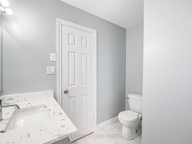 7458 Catalpa Rd, House attached with 6 bedrooms, 3 bathrooms and 4 parking in Mississauga ON | Image 19