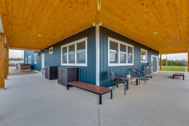 1575 Dobbyn Rd, House other with 2 bedrooms, 2 bathrooms and 20 parking in Alvinston ON | Image 6