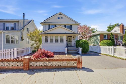 7 Byron Ave, Yonkers, NY, 10704-2111 | Card Image