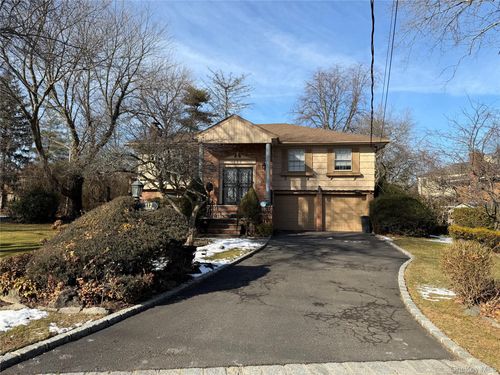 112 Crescent Dr, Albertson, NY, 11507-1104 | Card Image