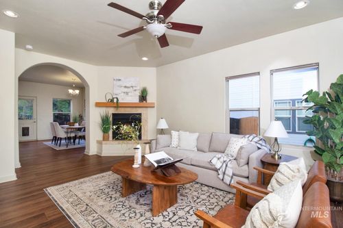 951 Winter Fox Ln, Hailey, ID, 83333-7723 | Card Image