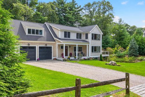 105 Bay Rd, Cotuit, MA, 02635-3215 | Card Image