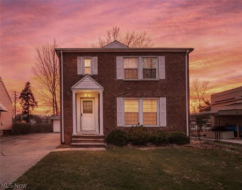 942 E 236th St, Euclid, OH, 44123-2520 | Card Image