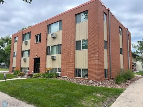 1704 6th Ave S, Moorhead, MN, 56560-3166 | Card Image