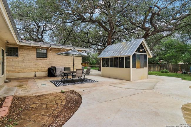 503 Mockingbird Ln, House other with 3 bedrooms, 2 bathrooms and null parking in Devine TX | Image 37