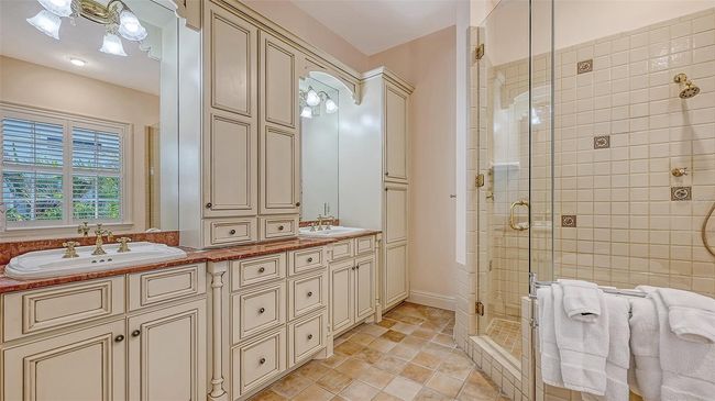 Primary bath | Image 35