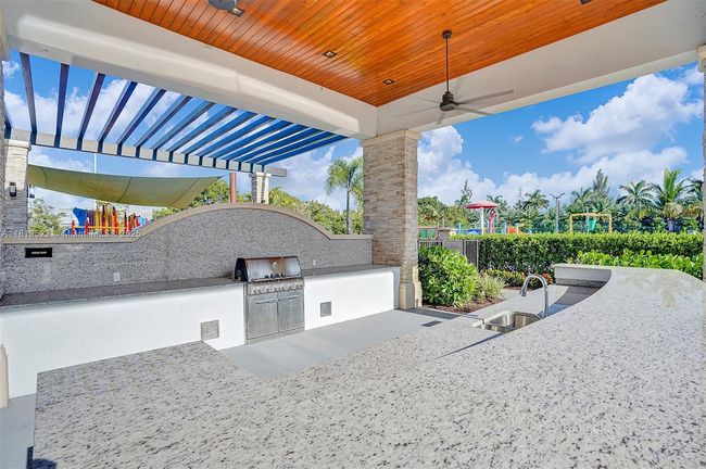 10380 Nw 88 Th Ter, Townhouse with 4 bedrooms, 3 bathrooms and null parking in Doral FL | Image 44