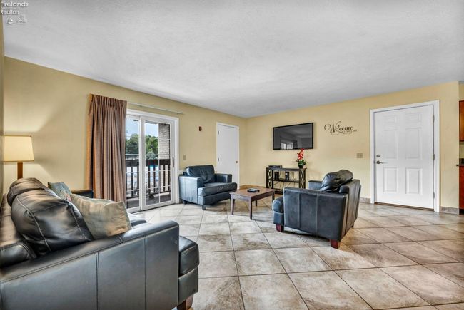 7 - 1230 Tri Motor Dr, Condo with 2 bedrooms, 2 bathrooms and null parking in Put-In-Bay OH | Image 7