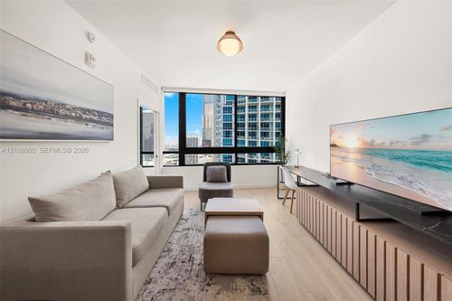 3001-225 N Miami Ave, Miami, FL, 33128-2011 | Card Image
