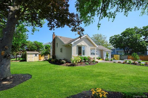 2 S Bay Ave, Islip, NY, 11751 | Card Image
