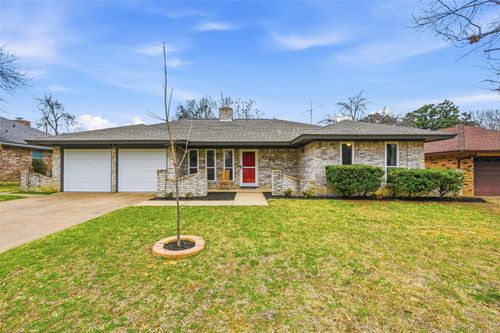 1709 Princeton Dr, Arlington, TX, 76015-1325 | Card Image