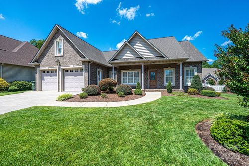 1749 30th Avenue Ct Ne, Hickory, NC, 28601-9618 | Card Image