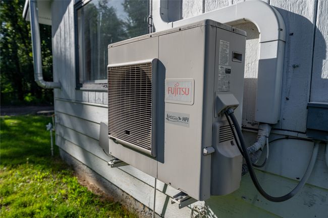 Exterior view of a cooling unit | Image 37