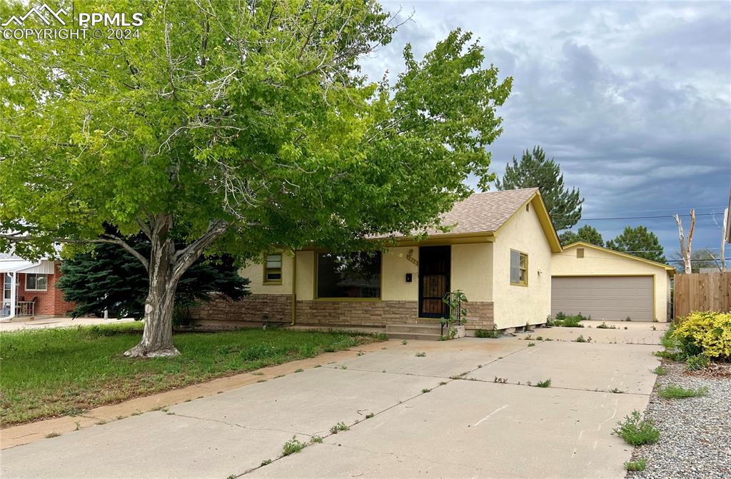 Elmwood Ln, Pueblo, CO 81005