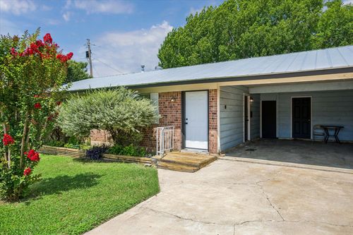 b-500 S 2nd Street, Pflugerville, TX, 78660 | Card Image