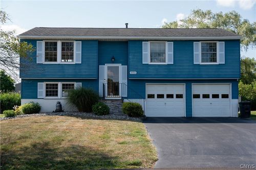 4956 Blacksmith Path, Liverpool, NY, 13088-4704 | Card Image