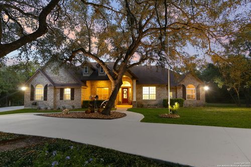 813 County Road 375, San Antonio, TX, 78253-6812 | Card Image