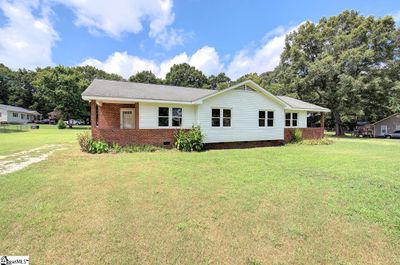 109 Joshua Road, Home with 4 bedrooms, 2 bathrooms and null parking in Woodruff SC | Image 2