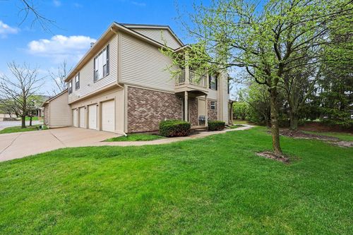 107 Commons Cir, Saline, MI, 48176-9186 | Card Image