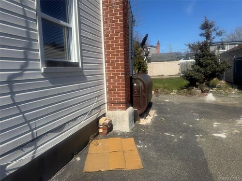 351 Meadow Ave, East Meadow, NY, 11554-2935 | Card Image