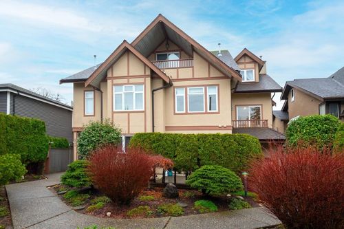 2718 W 3rd Ave, Vancouver, BC, V6K1M5 | Card Image