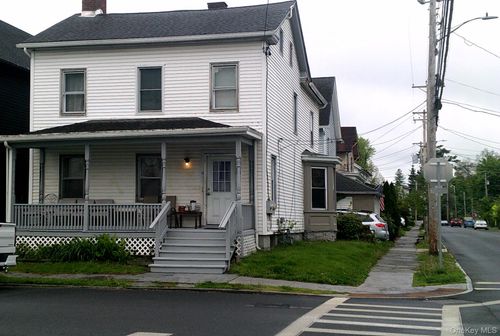 95 Clinton Ave, Kingston, NY, 12401-4935 | Card Image