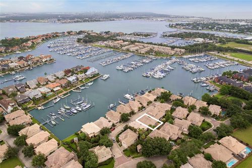 316 Harborside Cir, Kemah, TX, 77565-2990 | Card Image
