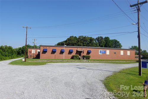 1495 N Main St, Hendersonville, NC, 28792-2568 | Card Image
