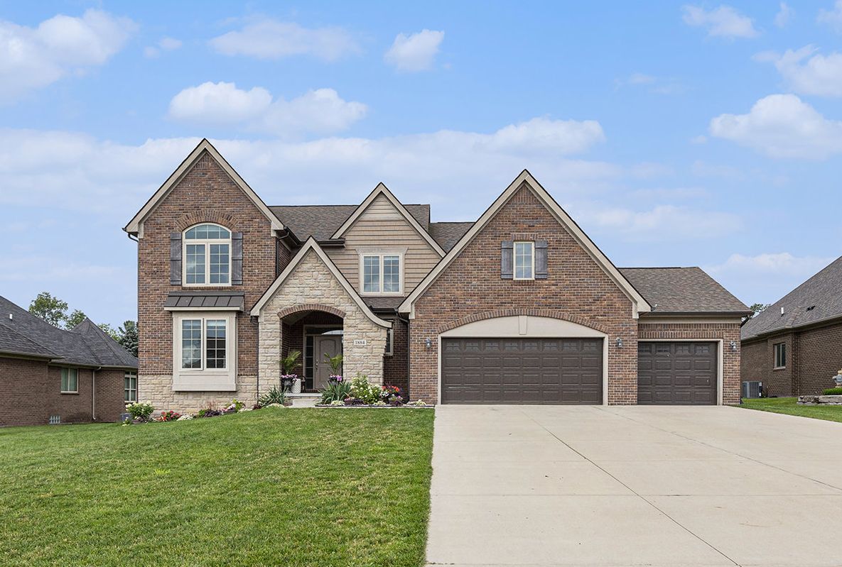 Loch Lomond Ct, Oxford, MI 48371