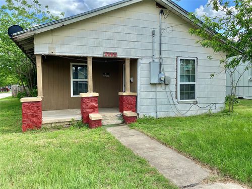 2200 Avenue C, Brownwood, TX, 76801-4361 | Card Image