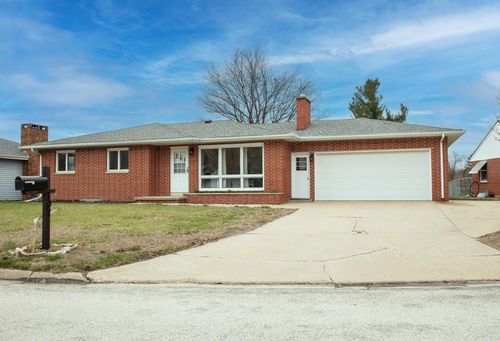 107 Crestwood Ave, Waverly, IA, 50677-3735 | Card Image