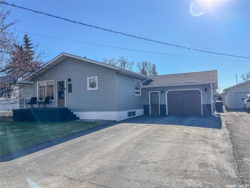812 Qu'Appelle St, Grenfell, SK, S0G2B0 | Card Image
