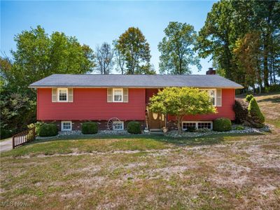 Bi-level home featuring a front yard | Image 2