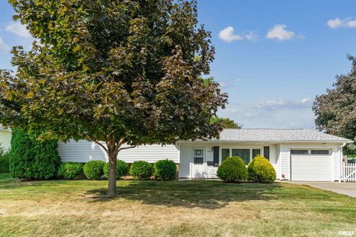 1705 Elmwood Dr, Bettendorf, IA, 52722-3727 | Card Image