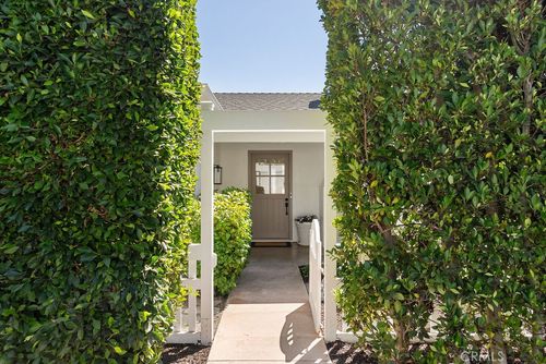 465 Monterey Dr, Laguna Beach, CA, 92651-1663 | Card Image