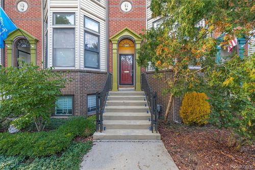 1-1246 Labrosse St, Detroit, MI, 48226-1012 | Card Image