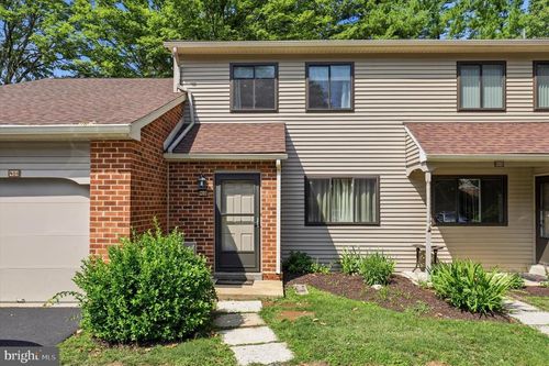 402 Curtis Ct, CHESTERBROOK, PA, 19087-1239 | Card Image