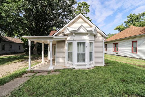 311 Harrison St, Newton, KS, 67114-3733 | Card Image