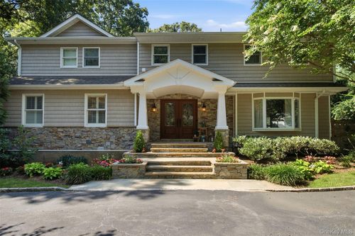 8 Clayton Dr, Dix Hills, NY, 11746-5504 | Card Image