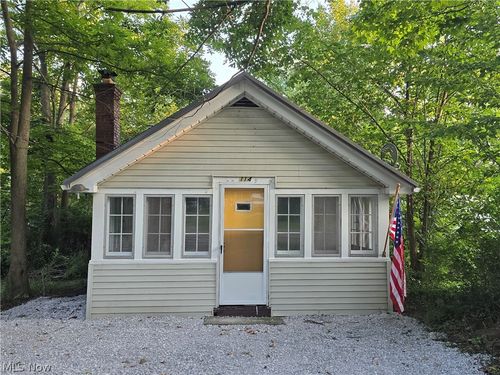 114 Turner Dr, Chardon, OH, 44024-1522 | Card Image