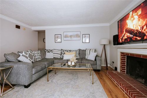 1013 Huntington Trce Se, Smyrna, GA, 30082-2633 | Card Image