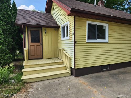 3290 Ogema St, Burton, MI, 48529-1310 | Card Image