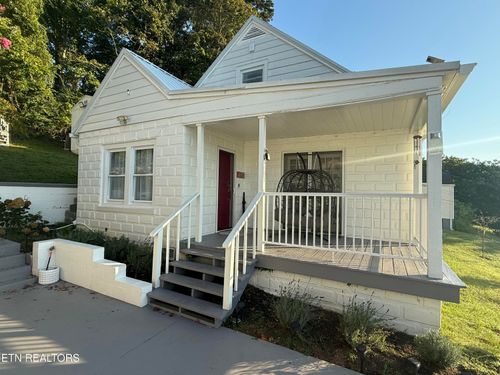 326 Oak St, Clinton, TN, 37716-2947 | Card Image